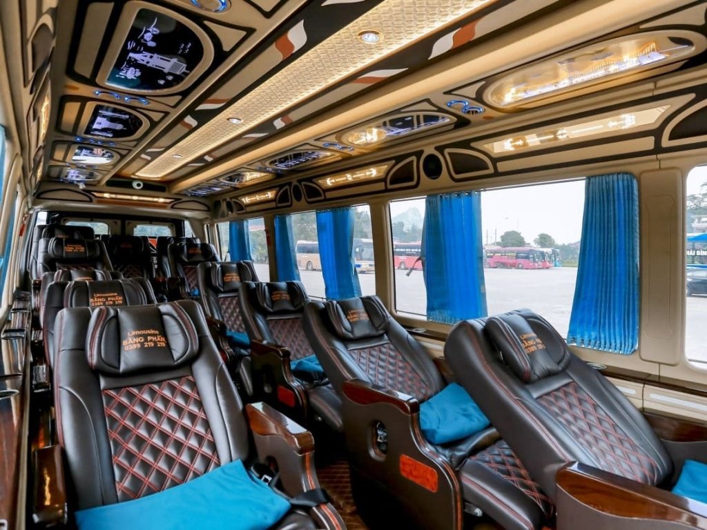 Bên trong xe limousine Hà Nội Hà Giang ghế ngồi ngửa thoải mái