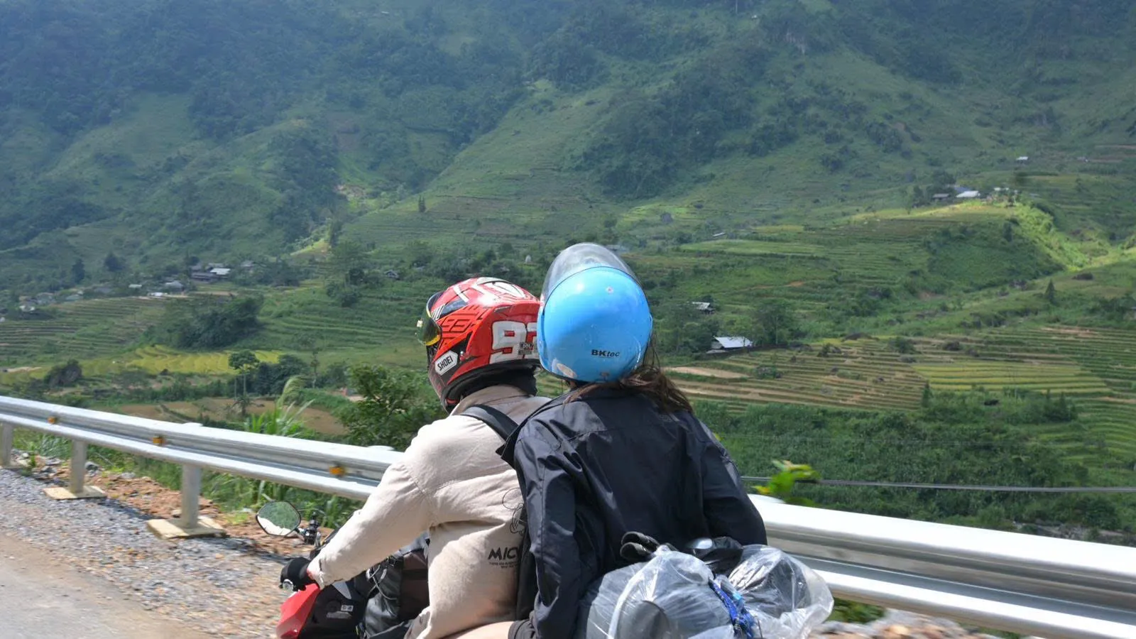 easy-rider-and-customer-doing -the-ha-giang-loop